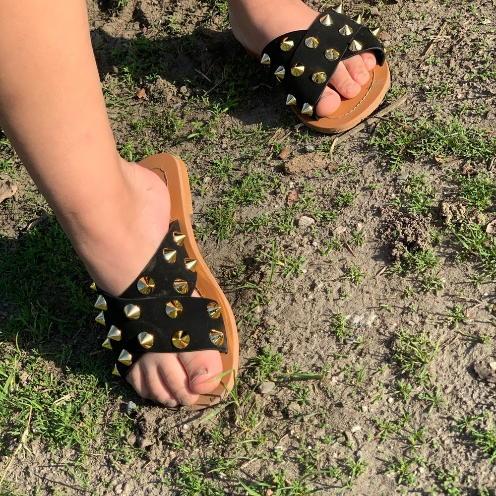 Kids Black Stud sandal